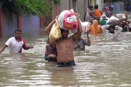 দিনাজপুরে বন্যায় মৃতের সংখ্যা বেড়ে ১৭