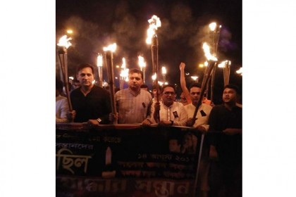 মুক্তিযোদ্ধার সন্তানদের আলোর মিছিল 
