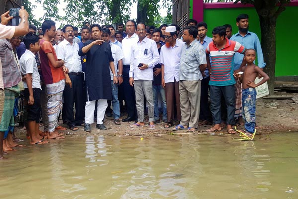 বন্যার্তদের পাশে আছে সরকার : পলক
