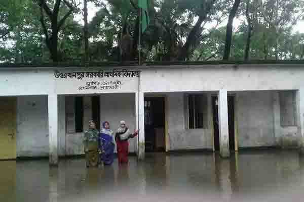 ভারি বর্ষণে নোয়াখালীতে পানিবন্দী মানুষের ভোগান্তি 