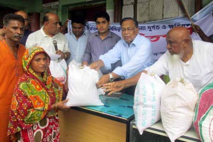 'বঙ্গবন্ধু মানুষকে প্রতিকূল পরিবেশে বাঁচার সাহস জুগিয়েছিলেন'