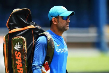 দুবাইয়ে ক্রিকেট একাডেমি খুলতে যাচ্ছেন ধোনি