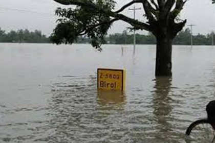  
দিনাজপুরে বন্যায় নিখোঁজ ৩ জনের মরদেহ উদ্ধার