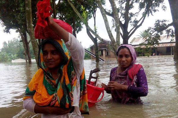 নওগাঁয় বন্যাকবলিত ২ লাখ মানুষ পানিবন্দী