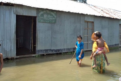 শেরপুরে বন্যা পরিস্থিতির অবনতি, বন্ধ সড়ক যোগাযোগ