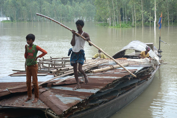 বগুড়ায় যমুনার পানি কমছে, বাড়ছে দুর্ভোগ 