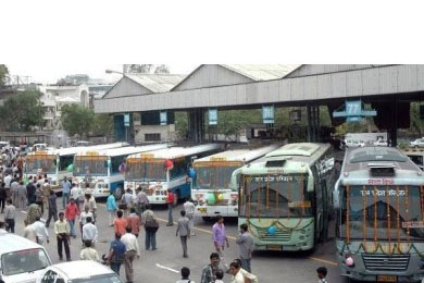 দিল্লির রাস্তায় ১২ ঘণ্টা জ্ঞানহীন, কেউ এড়িয়ে গেল, কেউ পকেট মারল