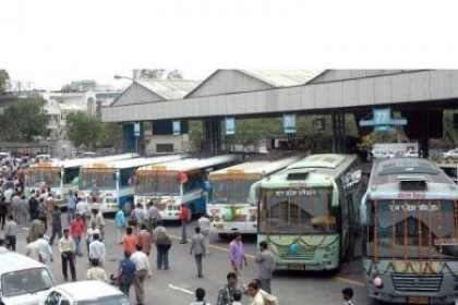 দিল্লির রাস্তায় ১২ ঘণ্টা জ্ঞানহীন, কেউ এড়িয়ে গেল, কেউ পকেট মারল