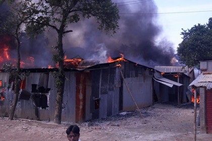 গাজীপুরে ঝুটের আট গুদাম ভস্মীভূত