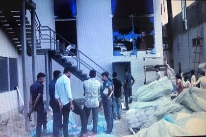 আশুলিয়ায় ঔষধ কারখানায় আগুন  
