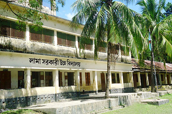 লামায় ২৭ জন শিক্ষকের বিপরীতে ৮ জন দিয়ে চলছে স্কুল