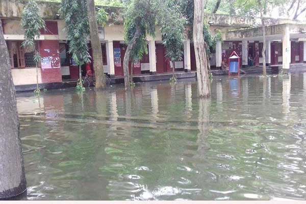 নলডাঙ্গায় বন্যা পরিস্থিতির অবনতি, ২২ শিক্ষাপ্রতিষ্ঠান বন্ধ