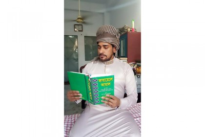 সমালোচিত সেই ছবি নিয়ে ফের স্ট্যাটাস দিলেন অনন্ত জলিল