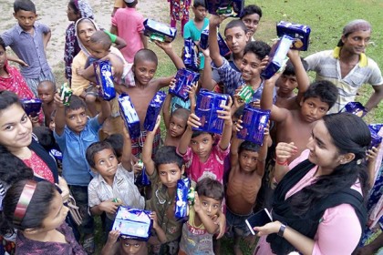 বানভাসী শিশুদের পাশে শিক্ষার্থীরা