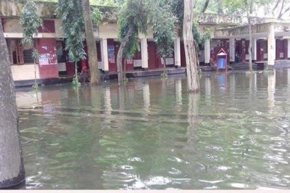 নলডাঙ্গায় বন্যা পরিস্থিতির অবনতি, ২২ শিক্ষাপ্রতিষ্ঠান বন্ধ
