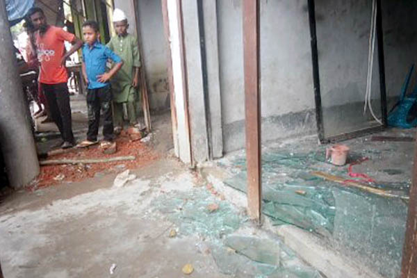 বগুড়ায় শ্রমিকলীগ-যুবলীগ নেতাদের ধাওয়া-পাল্টা ধাওয়া