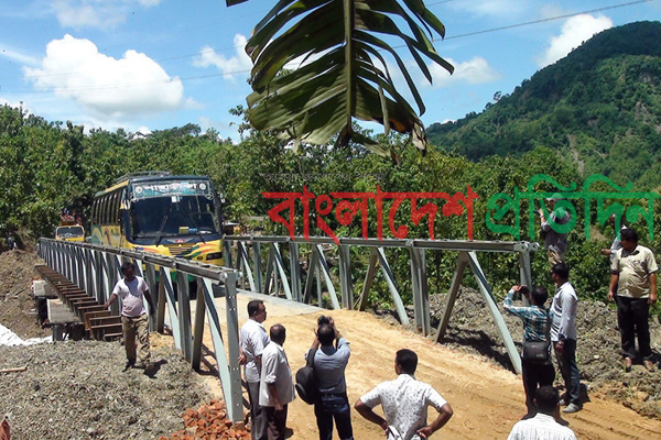 রাঙামাটি-চট্টগ্রাম সড়কে ভারি যান চলাচল শুরু