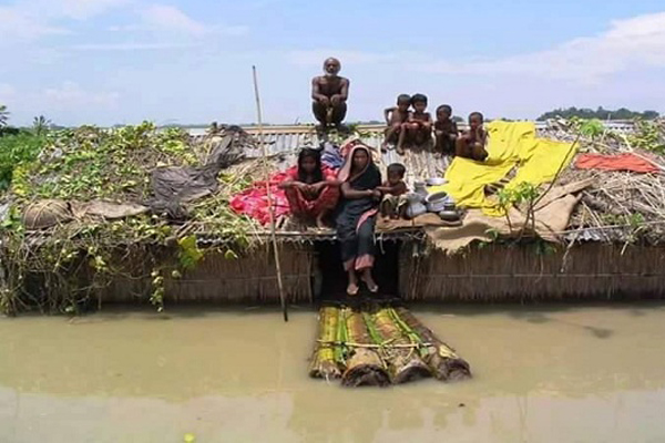 সিরাজগঞ্জে ত্রাণ বিতরণে স্বজনপ্রীতির অভিযোগ