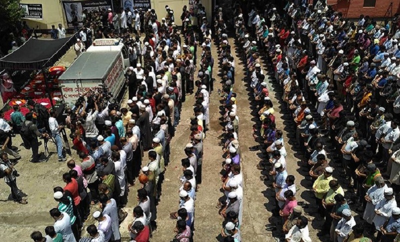 এফডিসিতে রাজ্জাকের জানাজা সম্পন্ন