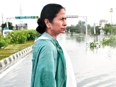 পশ্চিমবঙ্গের বন্যা নিয়ে 'কেন্দ্র সরকার চুপ', ক্ষোভ মমতার