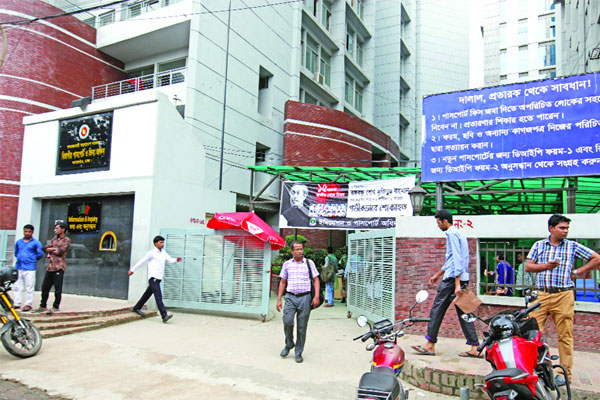 বদলে যাচ্ছে পাসপোর্ট সেবা