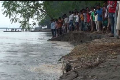 টাঙ্গাইলের কালিহাতীতে গ্রাম রক্ষা বাঁধে ভাঙন শুরু