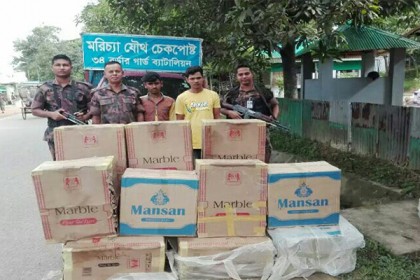 উখিয়ার মরিচ্যা চেকপোষ্টে বার্মিজ সিগারেটসহ আটক ২