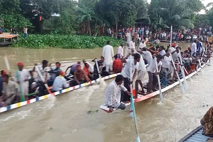 হবিগঞ্জে ঐতিহ্যবাহী নৌকাবাইচ অনুষ্ঠিত
