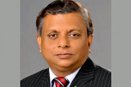 কাউকে দায়িত্ব না দিয়েই হজে গেলেন মেয়র আরিফ