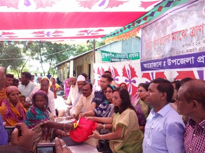 মুন্সীগঞ্জে বন্যার্তদের মাঝে এমিলির ত্রাণ বিতরণ