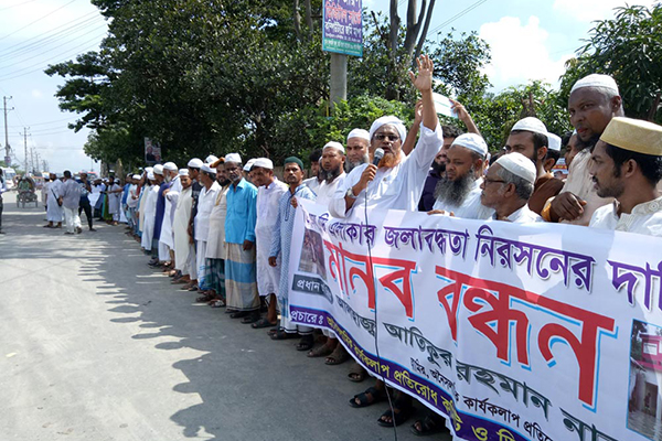জলাবদ্ধতা থেকে মুক্তি পেতে ফের ডিএনডিবাসীর মানববন্ধন