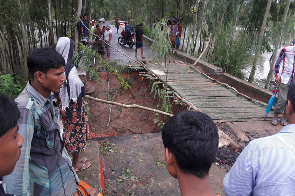 ঠাকুরগাঁওয়ে বন্যায় রাস্তা-সেতু-কালভার্ট ভেঙ্গে ৩৬ কোটি টাকার ক্ষতি