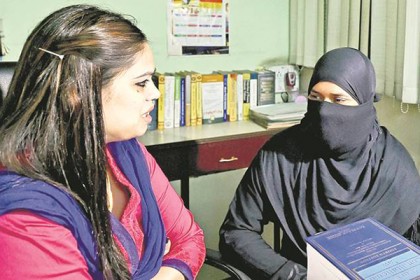 তিন তালাক প্রথা নিয়ে মামলা করা সেই নারীকে বয়কট, হুমকি