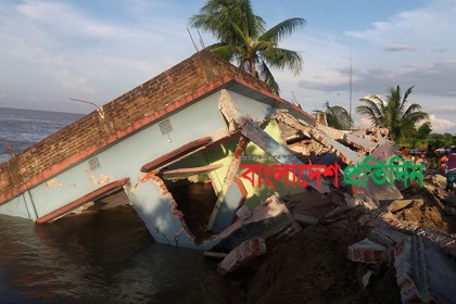 শরীয়তপুরে এবার নদী ভাঙনে গৃহহীন ৩ হাজার পরিবার
