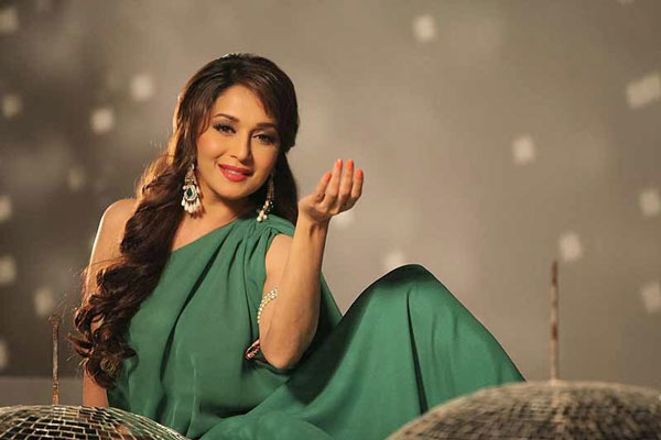 বলিউডে নতুন পরিচয়ে আসছেন মাধুরী
