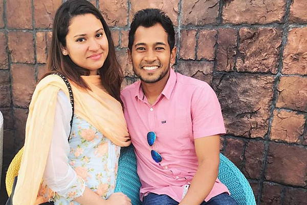 মুশফিকের স্ত্রীকে নিয়ে পাকিস্তানিদের অশ্লীল মন্তব্য, ফেসবুকে ঝড়