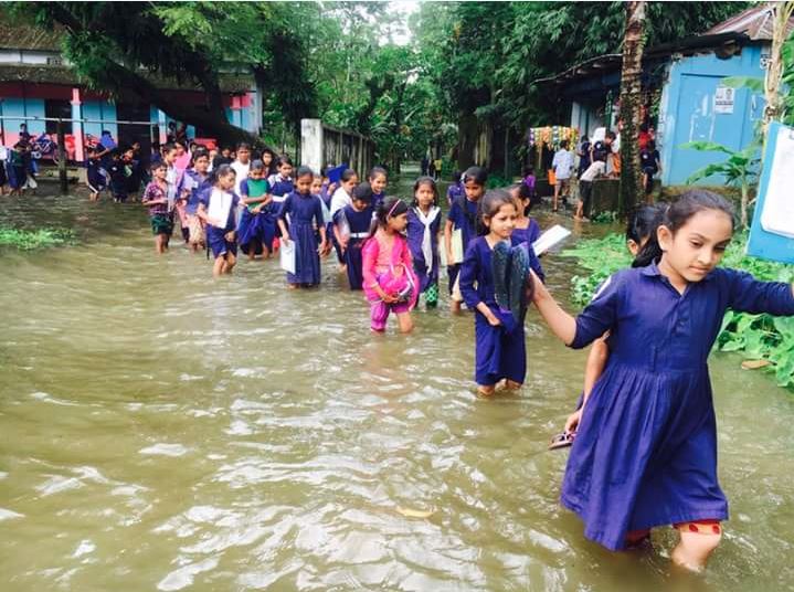 মৌলভীবাজারে পানিবন্দী অর্ধশত স্কুল, পাঠদান বন্ধ ১৯টিতে 