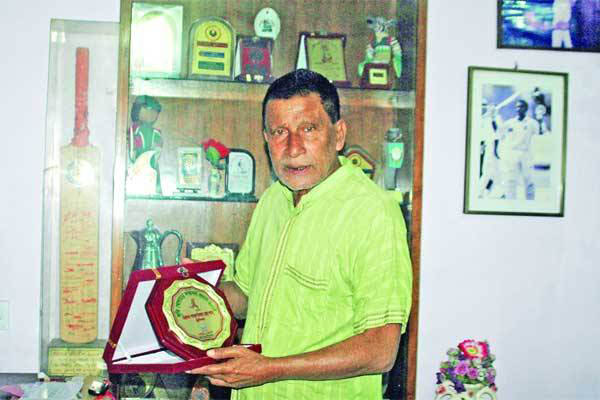 ক্রিকেটার পাইলটের বাবার মৃত্যু