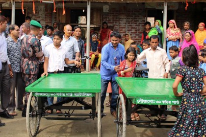 ঠাকুরগাঁওয়ে বিজিবির অর্থায়নে প্রতিবন্ধী স্কুলে ভ্যান গাড়ি বিতরণ