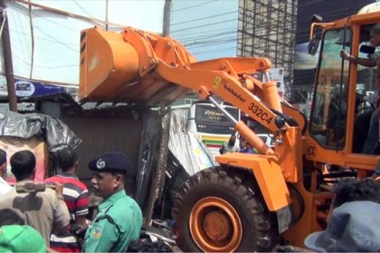 বরিশালে দেড় শতাধিক অবৈধ স্থাপনা উচ্ছেদ