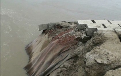 চাঁপাইনবাবগঞ্জে পদ্মার বাম তীর রক্ষা বাঁধে ভাঙন
