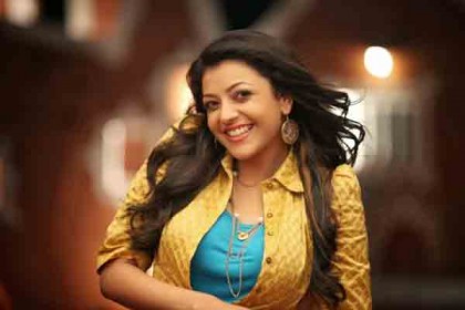 ঘনিষ্ঠ বন্ধুর সঙ্গে ফের রোমান্সে কাজল!