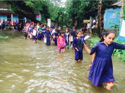 মৌলভীবাজারে পানিবন্দী অর্ধশত স্কুল, পাঠদান বন্ধ ১৯টিতে 