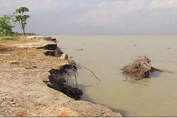 হাতিয়ায় নদী ভাঙন রোধে ব্লক-বাঁধের দাবি