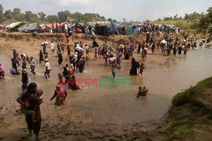 ঘুমধুম সীমান্তে ধেয়ে আসছে রোহিঙ্গা