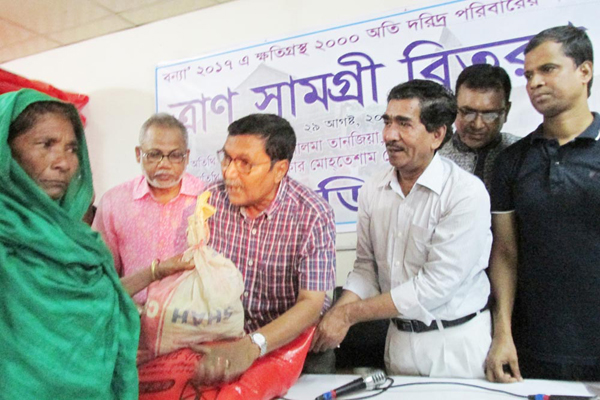 ফরিদপুরে দুই হাজার পরিবারের মাঝে খাদ্যসামগ্রী বিতরণ