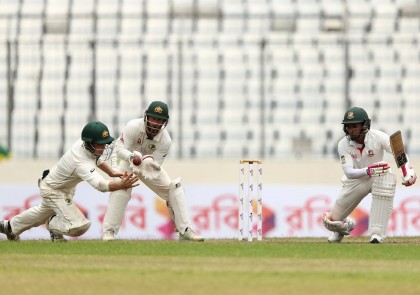 অস্ট্রেলিয়ার লক্ষ্য ২৬৫ রান