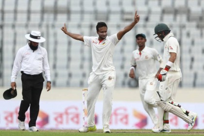 মিরাজের পর সাকিবের আঘাত