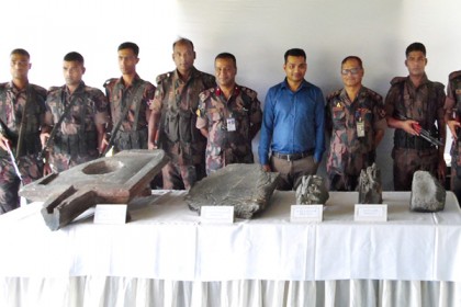 ঠাকুরগাঁওয়ে সোয়া কোটি টাকা মূল্যের কষ্টিপাথর উদ্ধার