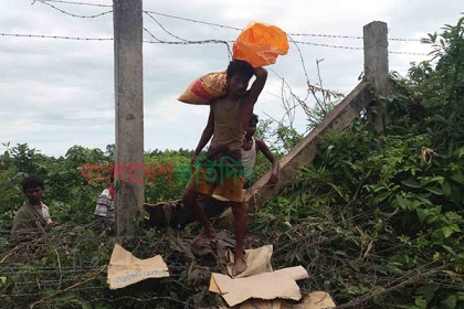 সীমান্তে কাঁটাতারের প্রাচীর ভেঙে অনুপ্রবেশ অব্যাহত